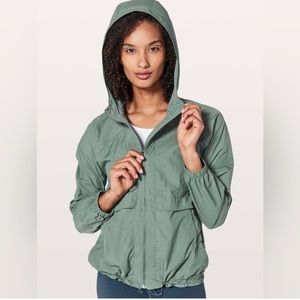 LULULEMON Athletica DUNE Green‎ Super Lightweight
Packable Hood Lite Jacket